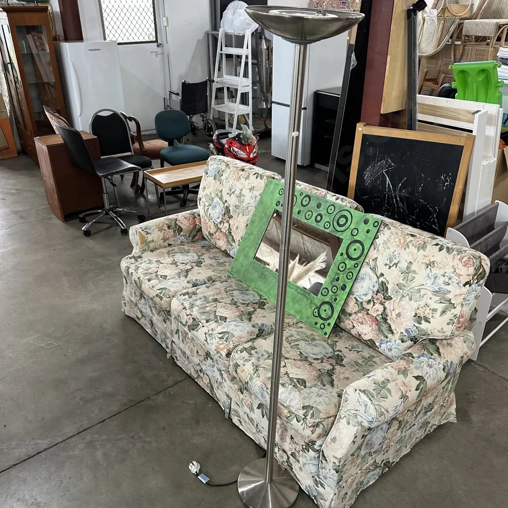 Mirror & lamp plus very average vintage sofa (must take all) Image 1++
