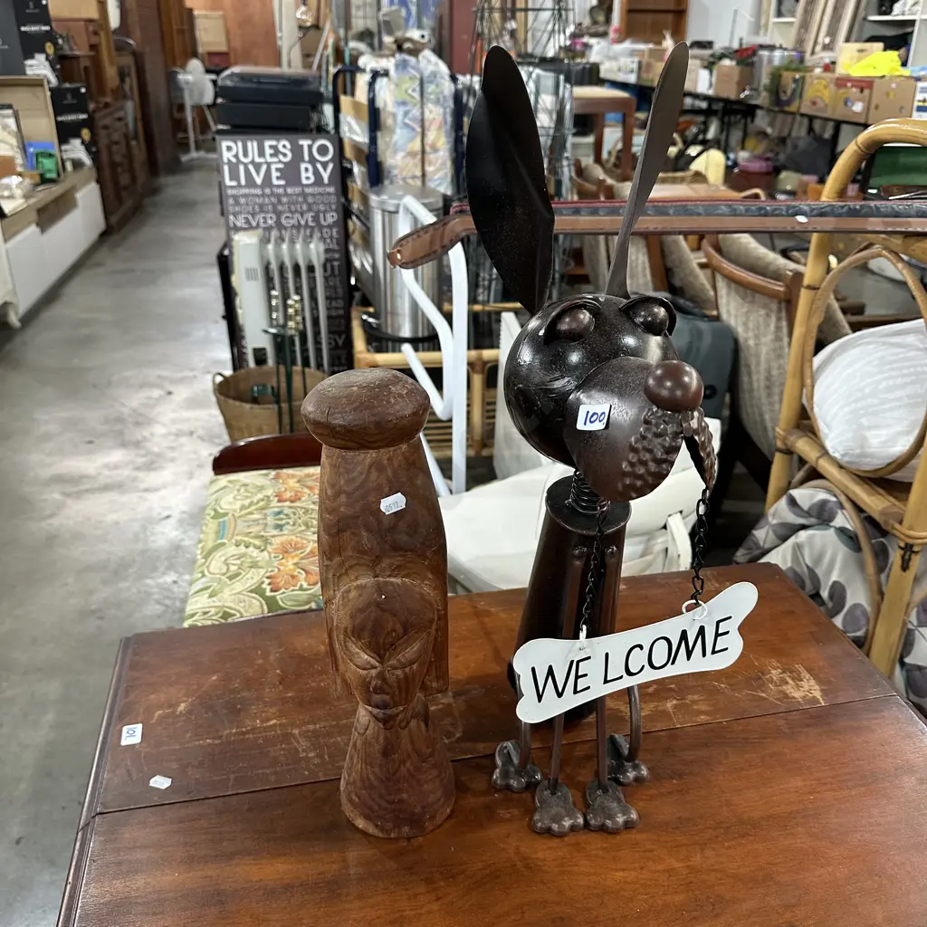 Welcome sign and carving Image 1++