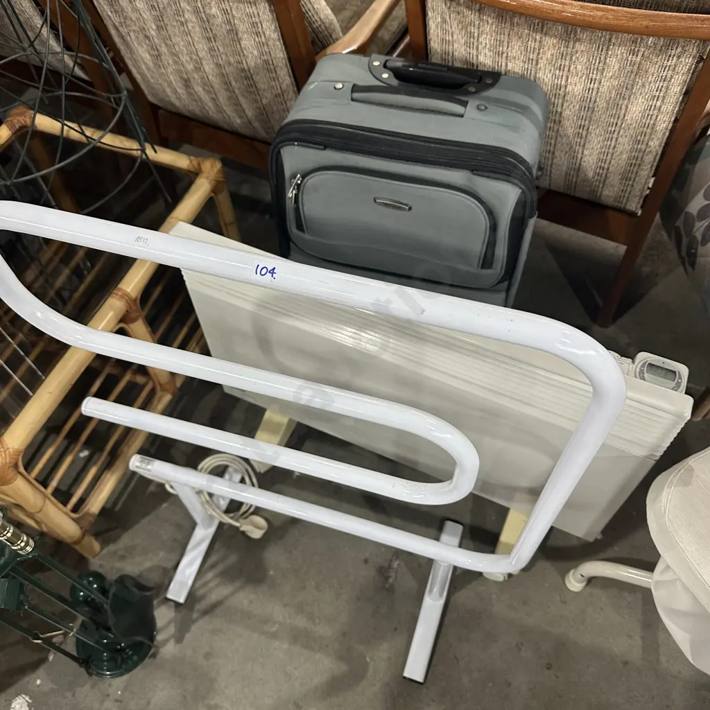 Towel stand, heater and suitcase Image 1++