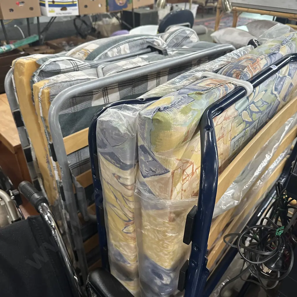 2 roll away beds (one very average) Image 1++