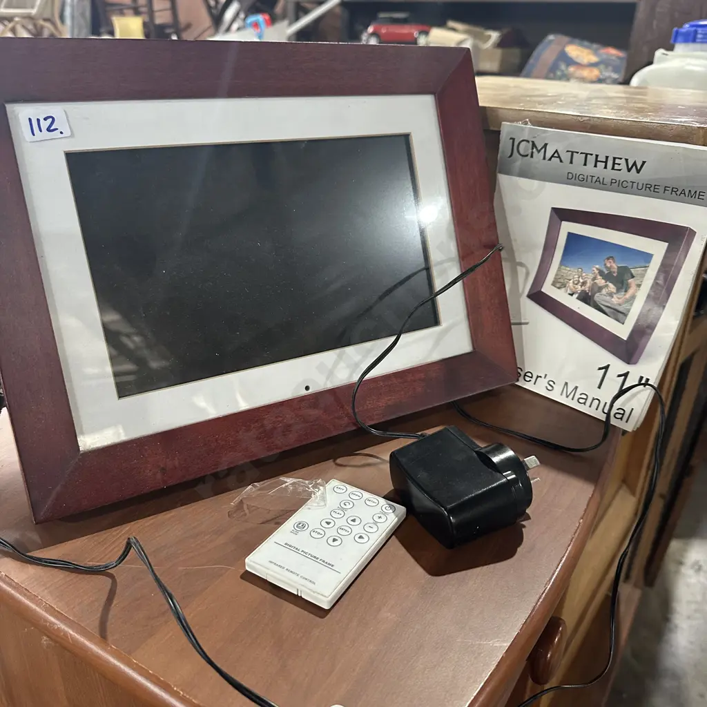 digital photo frame with remote Image 1++