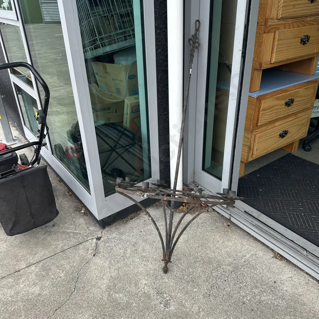 Hanging steel candleabra Image 1++