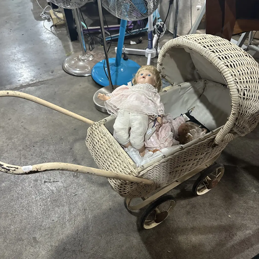 Pram and dolls Image 1++