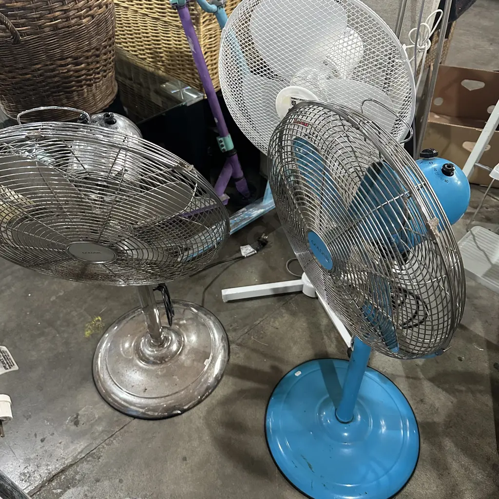 3 fans Image 1++
