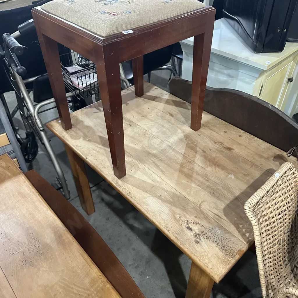 Coffee table and stool Image 1++