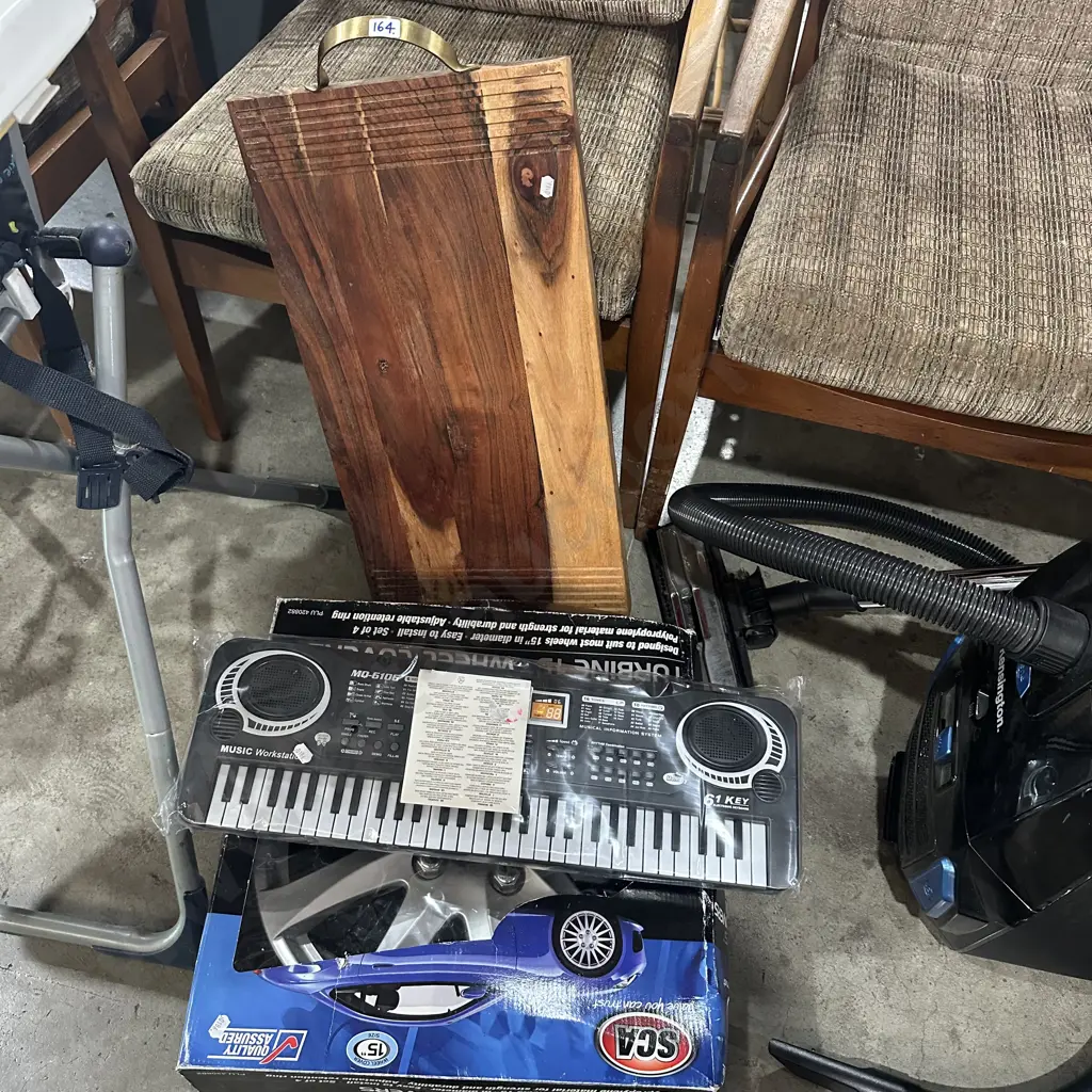 Platter, keyboard, car wheel covers Image 1++