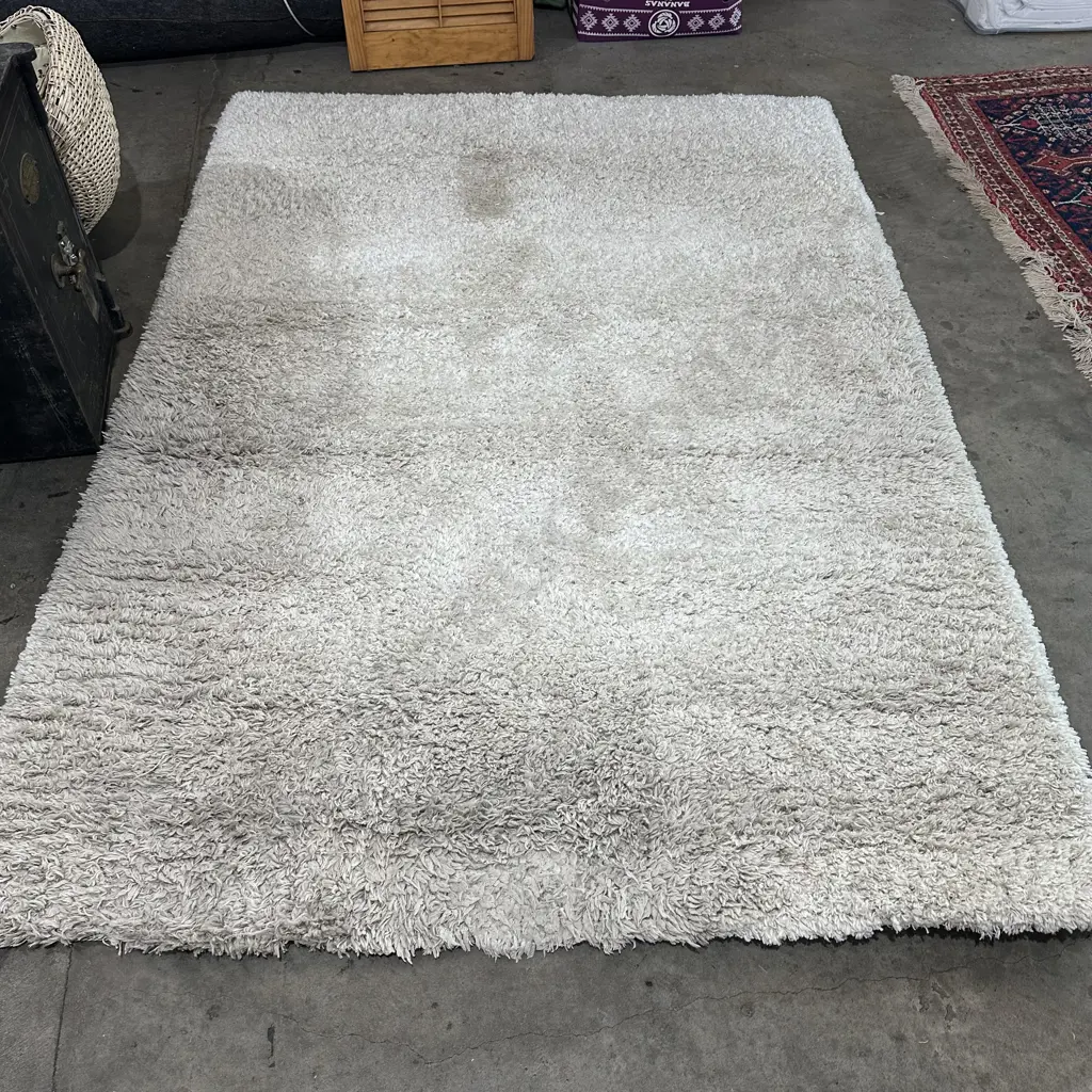 Shaggy floor rug 1600 x 2300 Image 1++