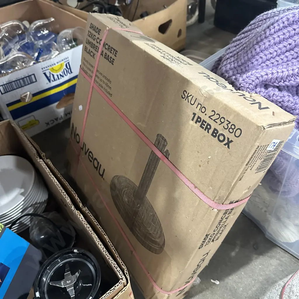 Boxed umbrella base Image 1++