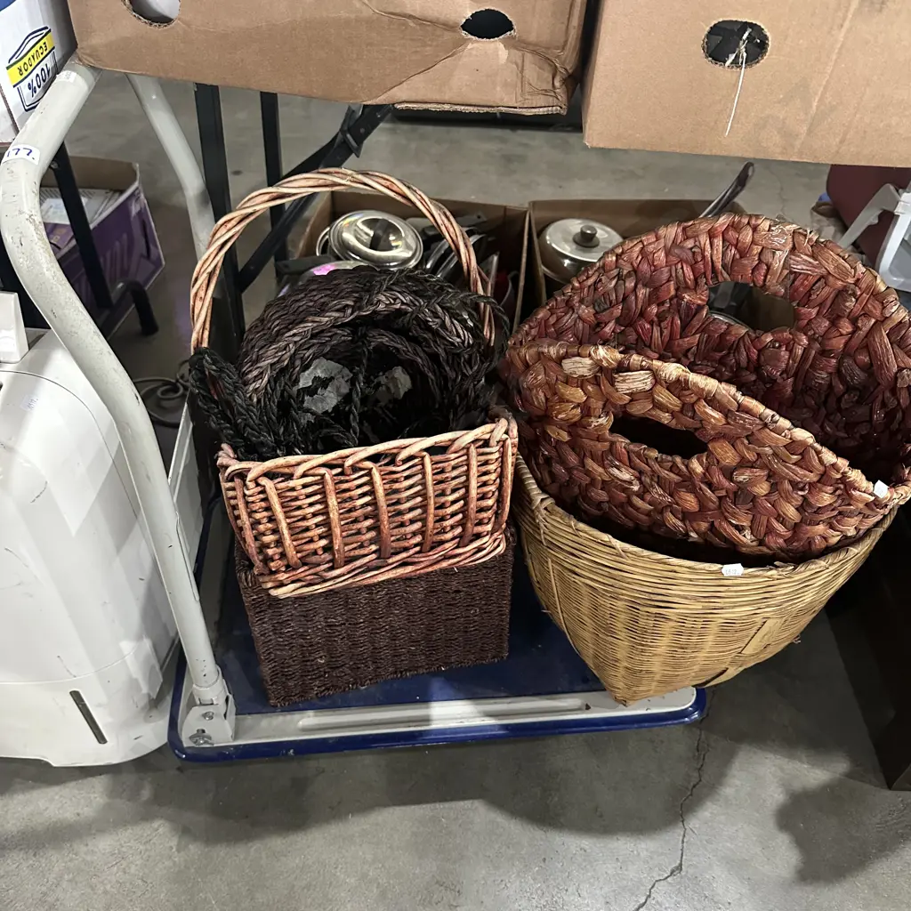 Trolley and basketware Image 1++