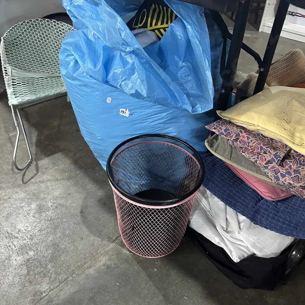 Bedding, bouncer, bins and cushions Image 1++