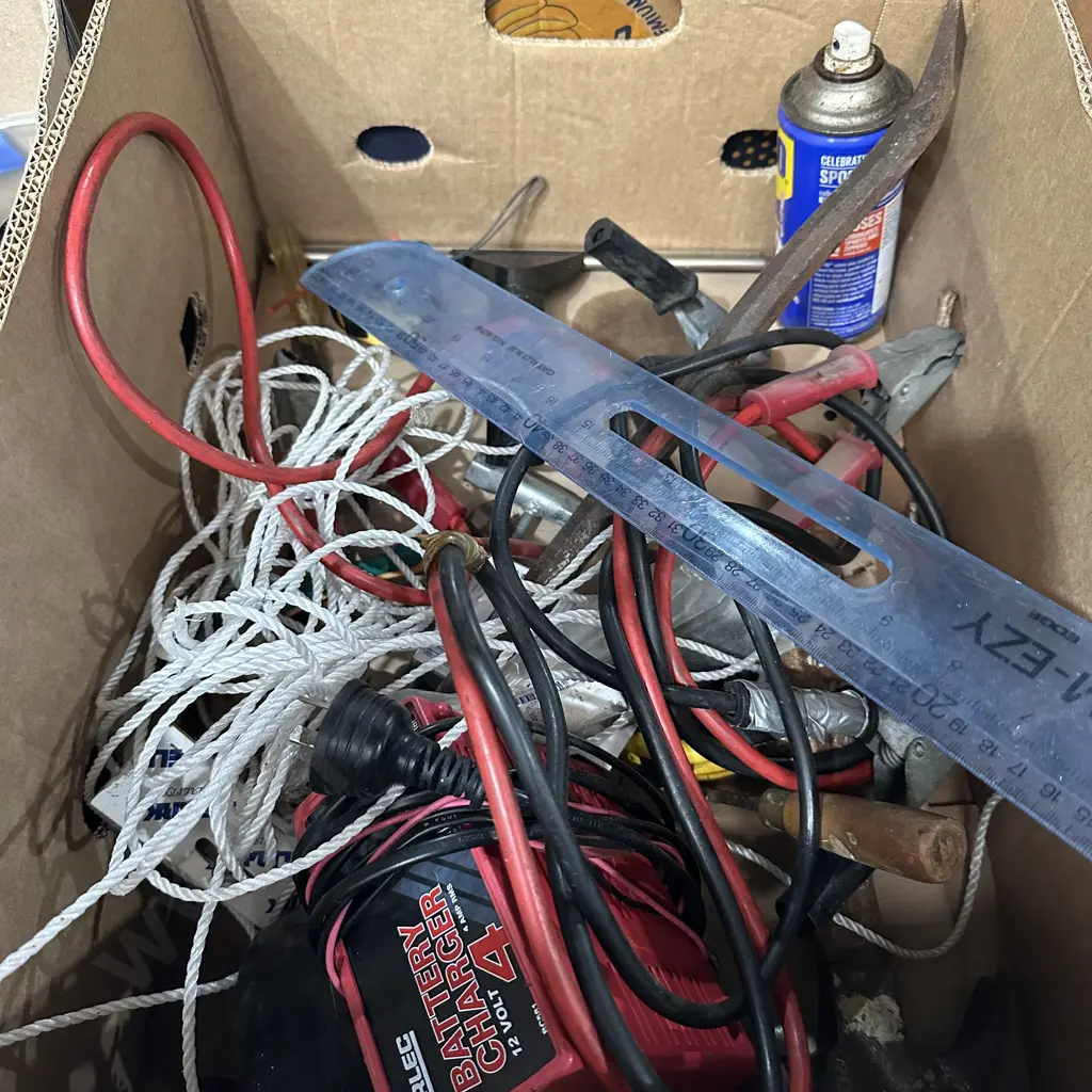 Tools and battery charger Image 1++