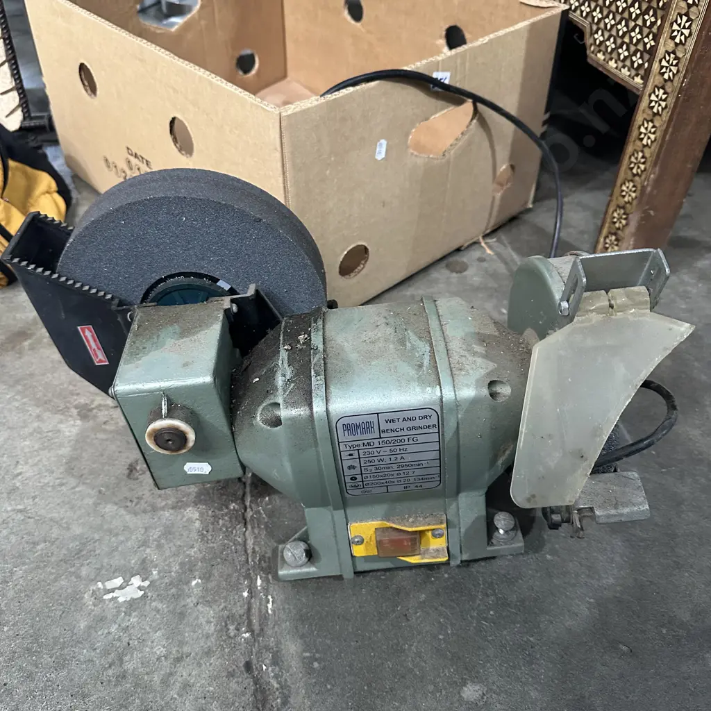Wet and dry bench grinder Image 1++