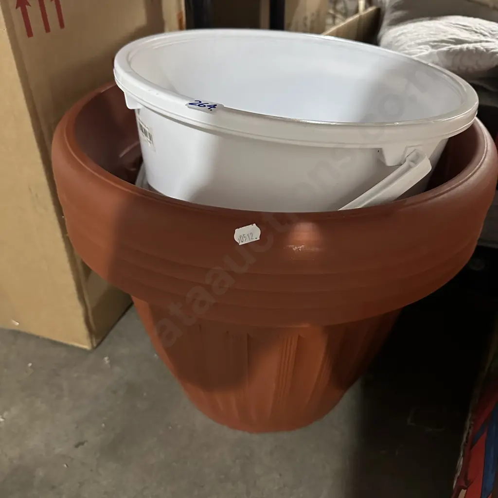 Plastic planters and bucket Image 1++