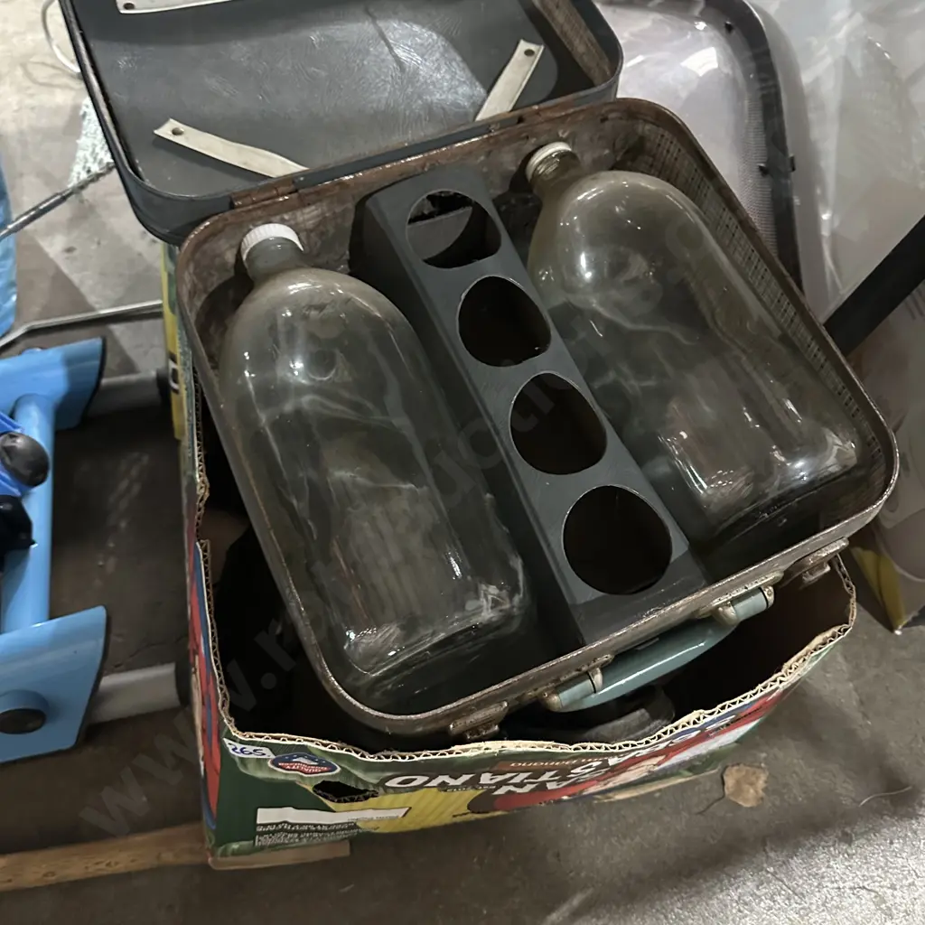Bowls sets and flagon case Image 1++