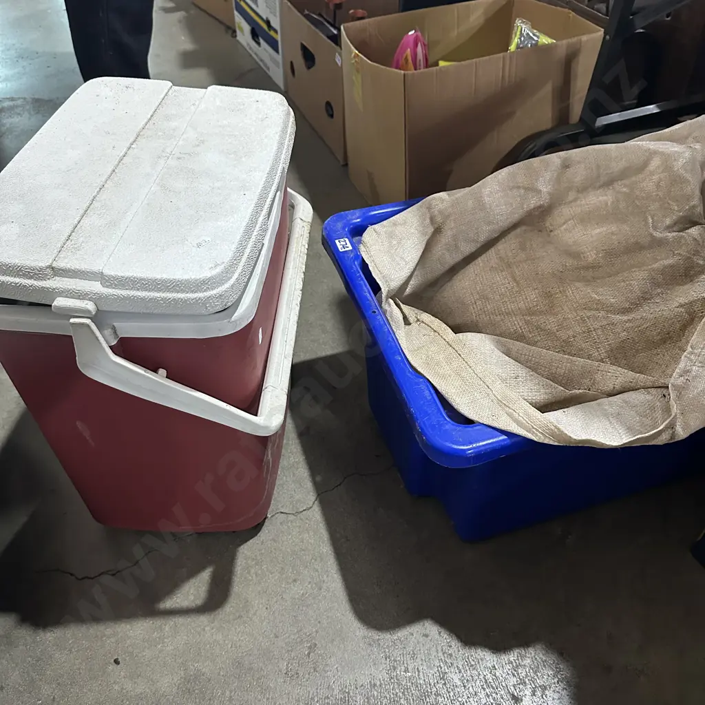 Bin of fadges plus chilly bin Image 1++