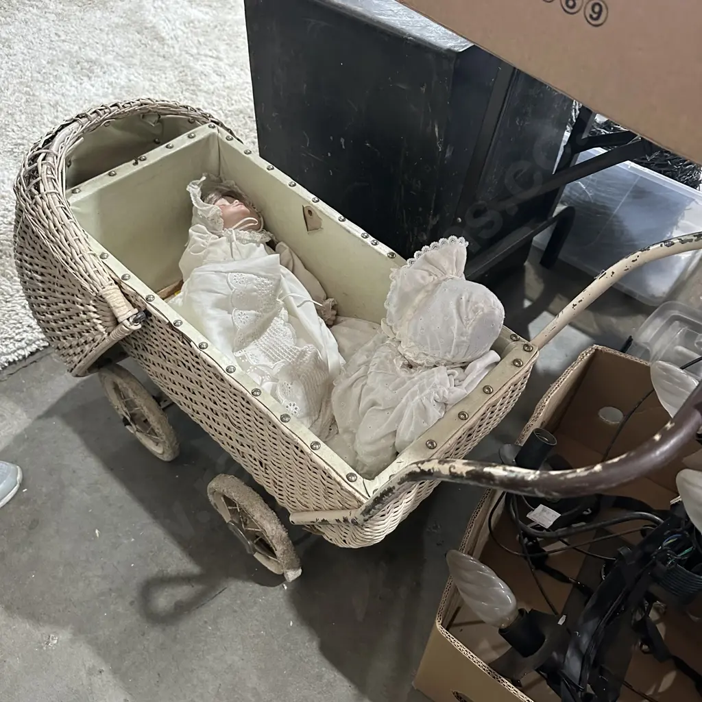 Doll and pram Image 1++