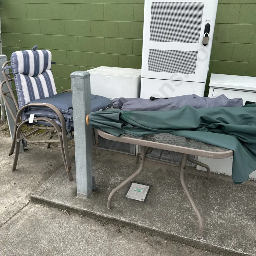 outdoor suite plus camp chairs Image 1++