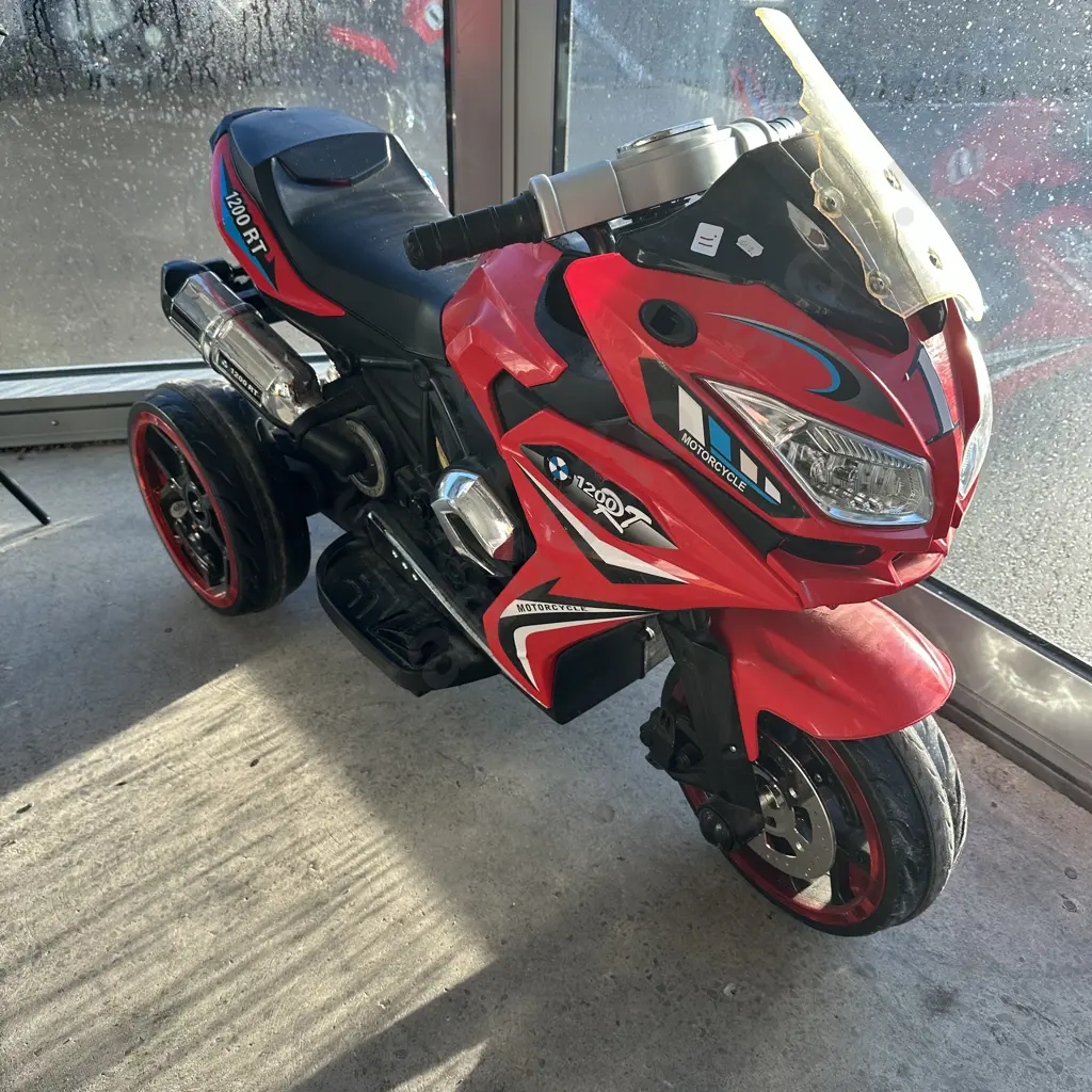Kids electric motorbike (no charger cord) Image 1++