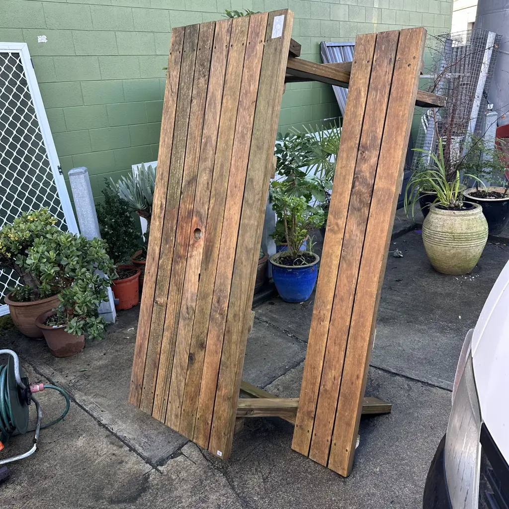 solid picnic table Image 1++