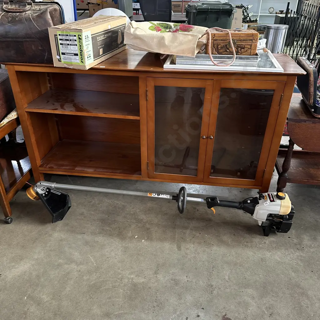 Sideboard Image 1++