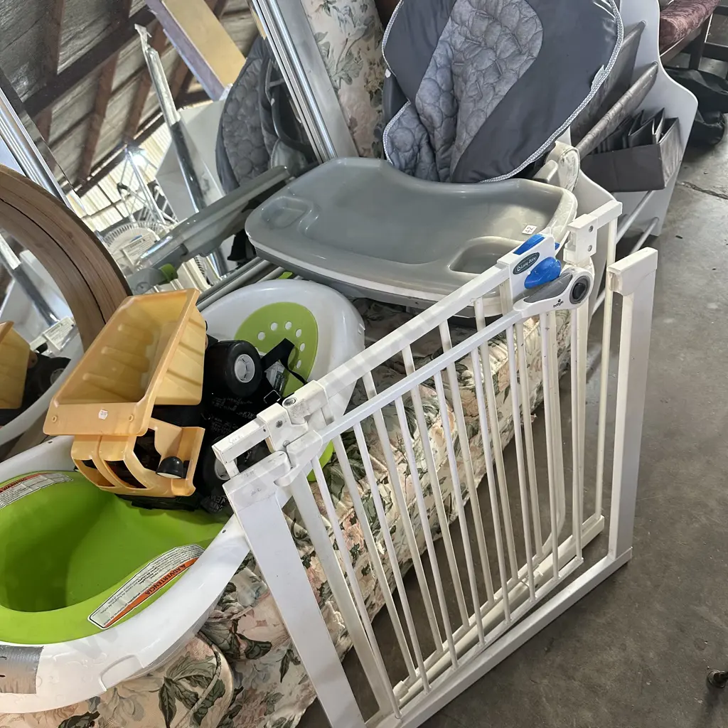 Kiddy chair, bath , toy and gates (as is) Image 1++