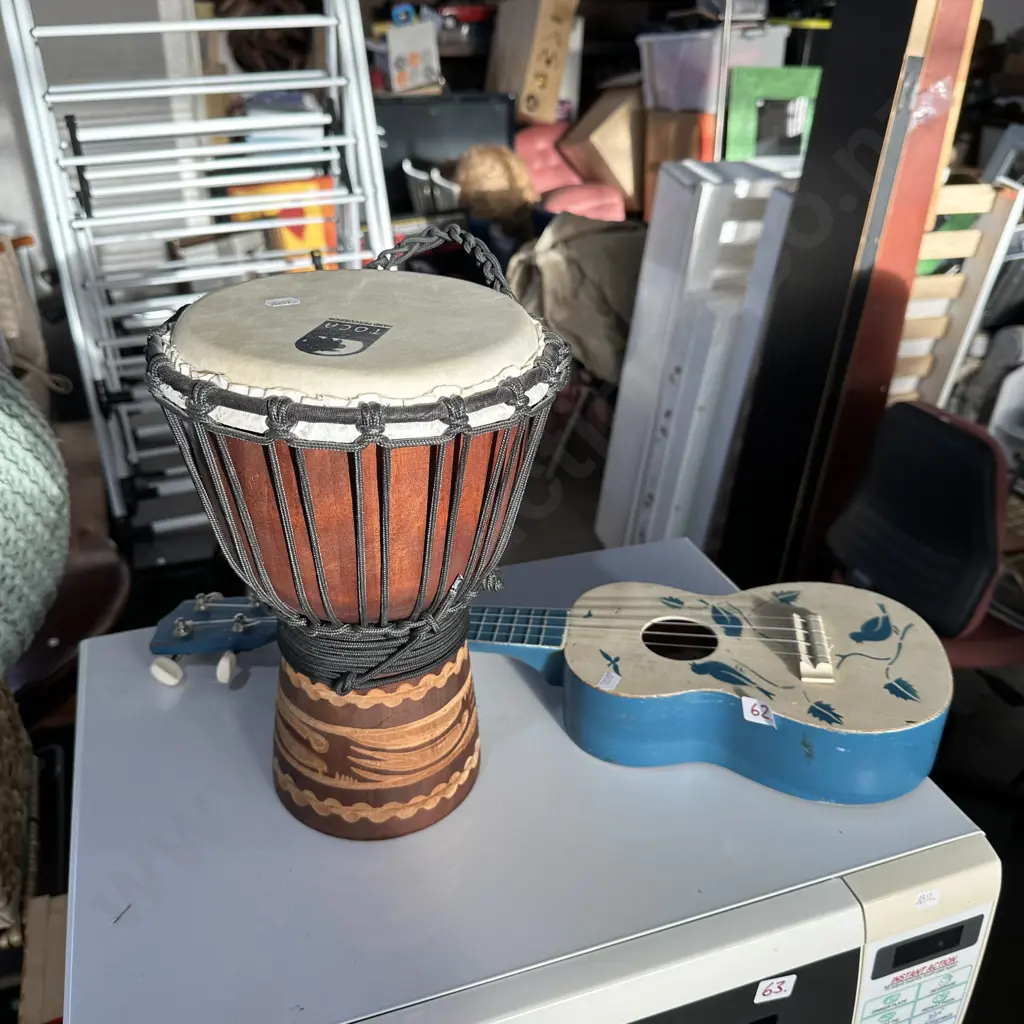 Ukulele and drum Image 1++