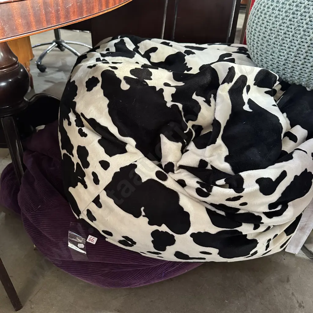 2 bean bags Image 1++