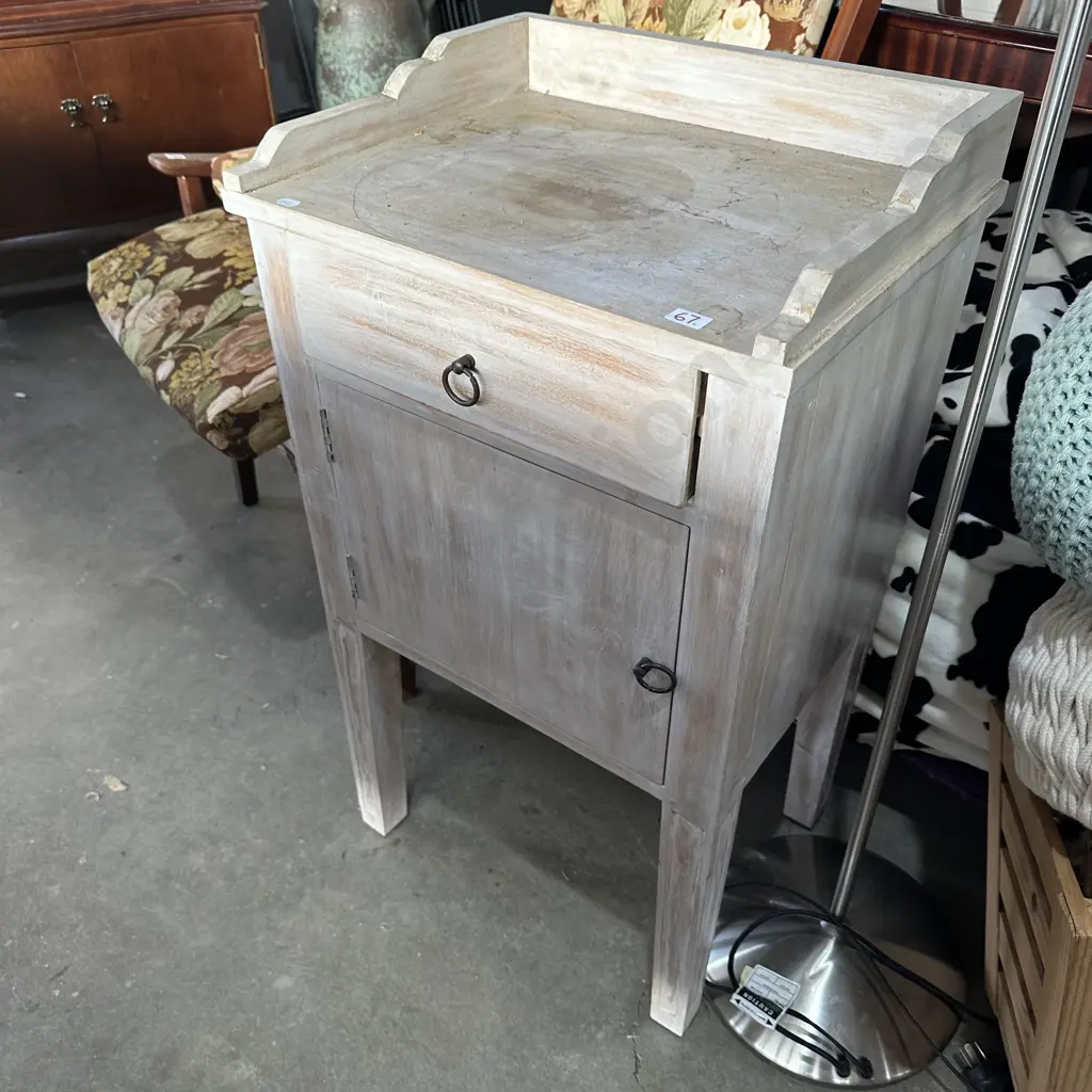 Bedside cabinet and lamp Image 1++