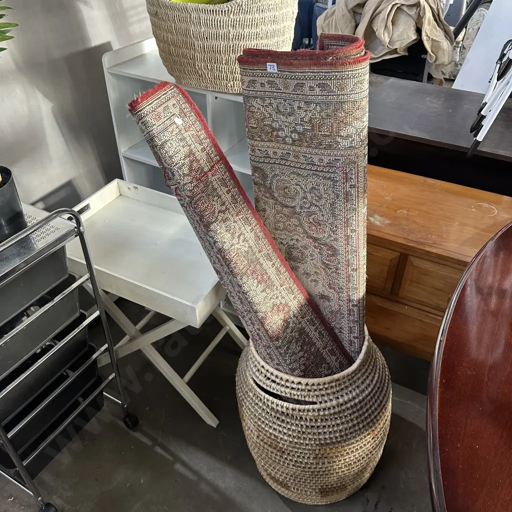 Basket and 2 mats Image 1++