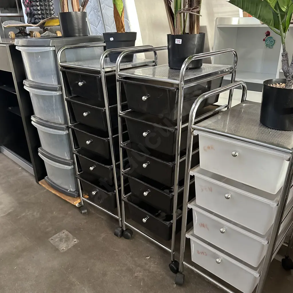 4 sets rolling drawers Image 1++