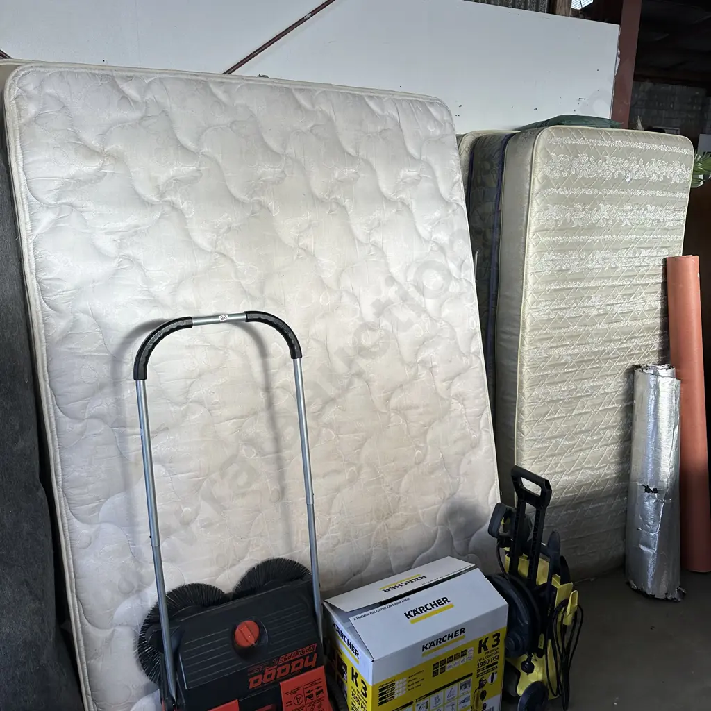Queen bed plus 4 single mattress Image 1++