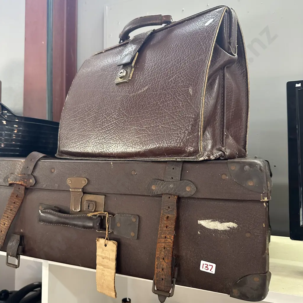 Leather brief and suitcases Image 1++