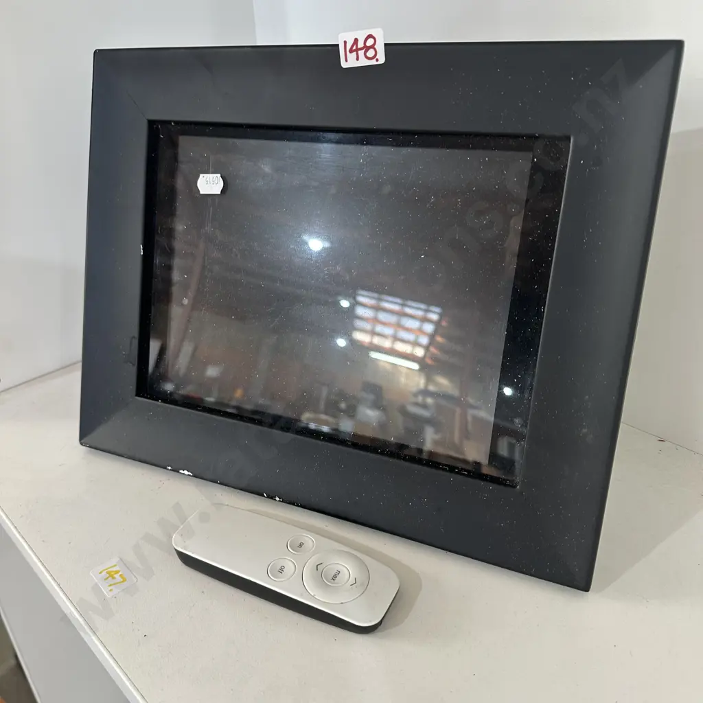 digital photo frame with remote Image 1++