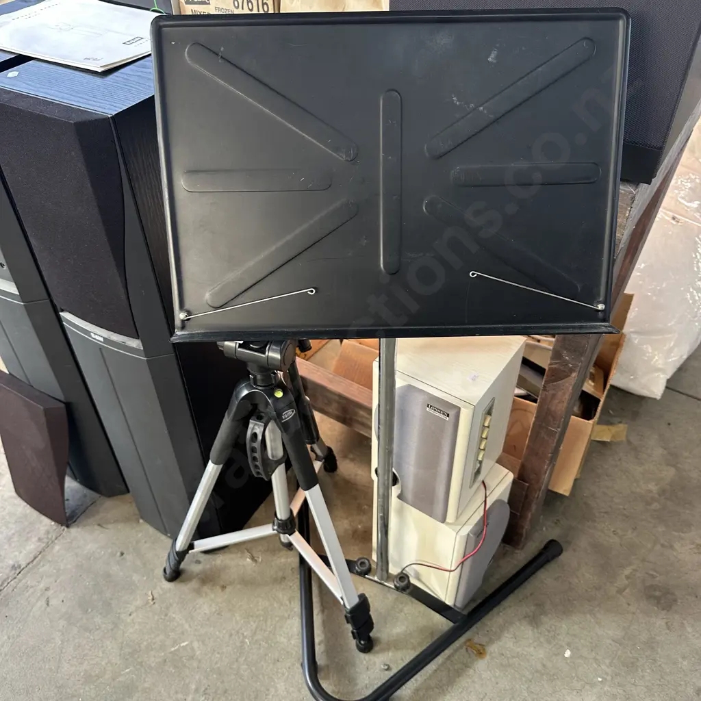 Music stand, tripod and pr small speakers Image 1++