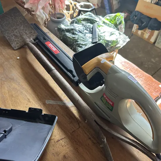 spade and trimmer