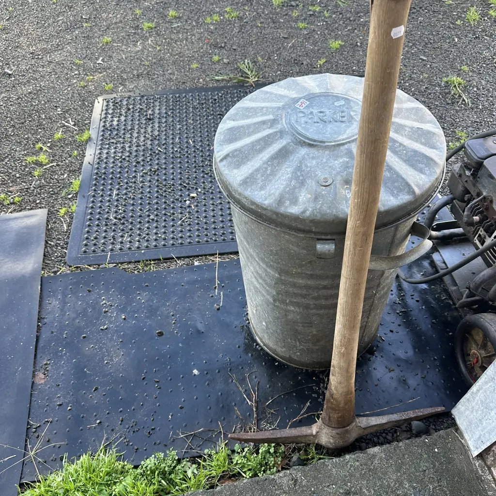 Pick and trash can Image 1++