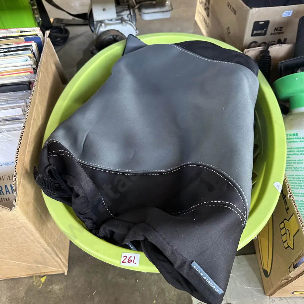 Car seat covers and wash basket Image 1++