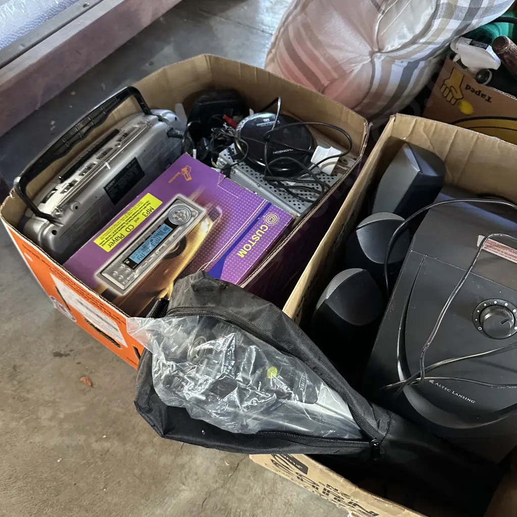 2 box car stereos & speakers plus tripod Image 1++
