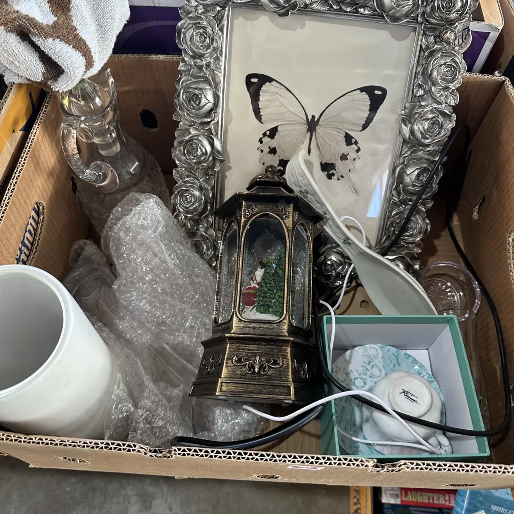 Collectables and frame Image 1++