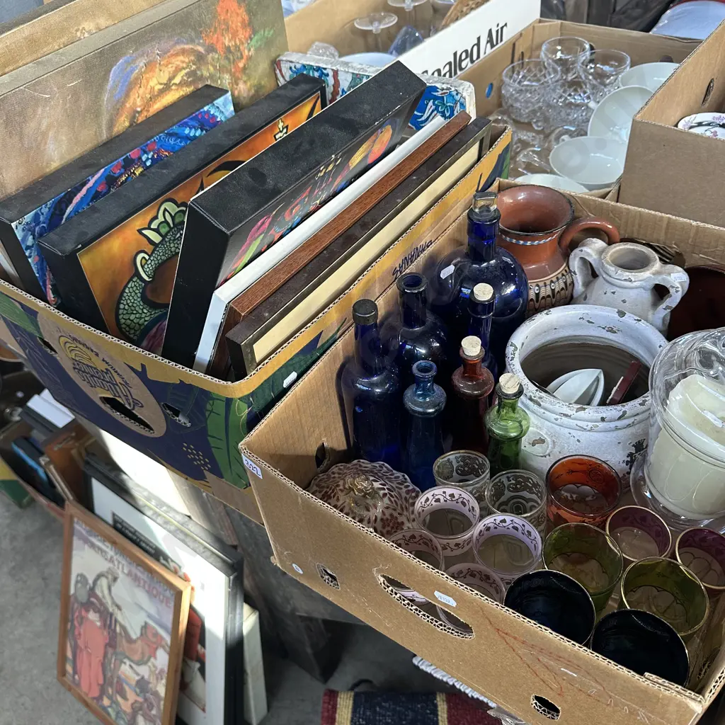 2 box collectables and pictures Image 1++