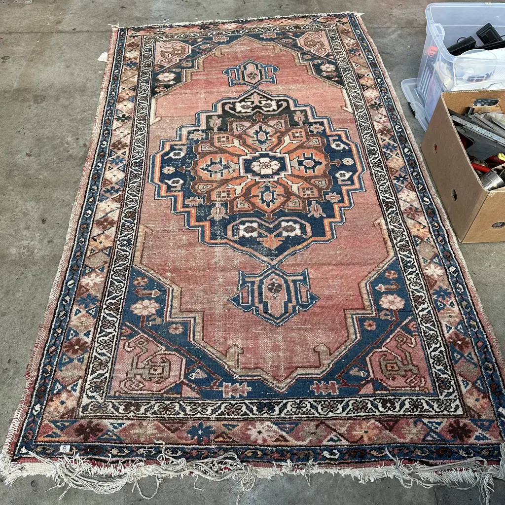 Persian rug - worn approx 2m x 1,2m Image 1++