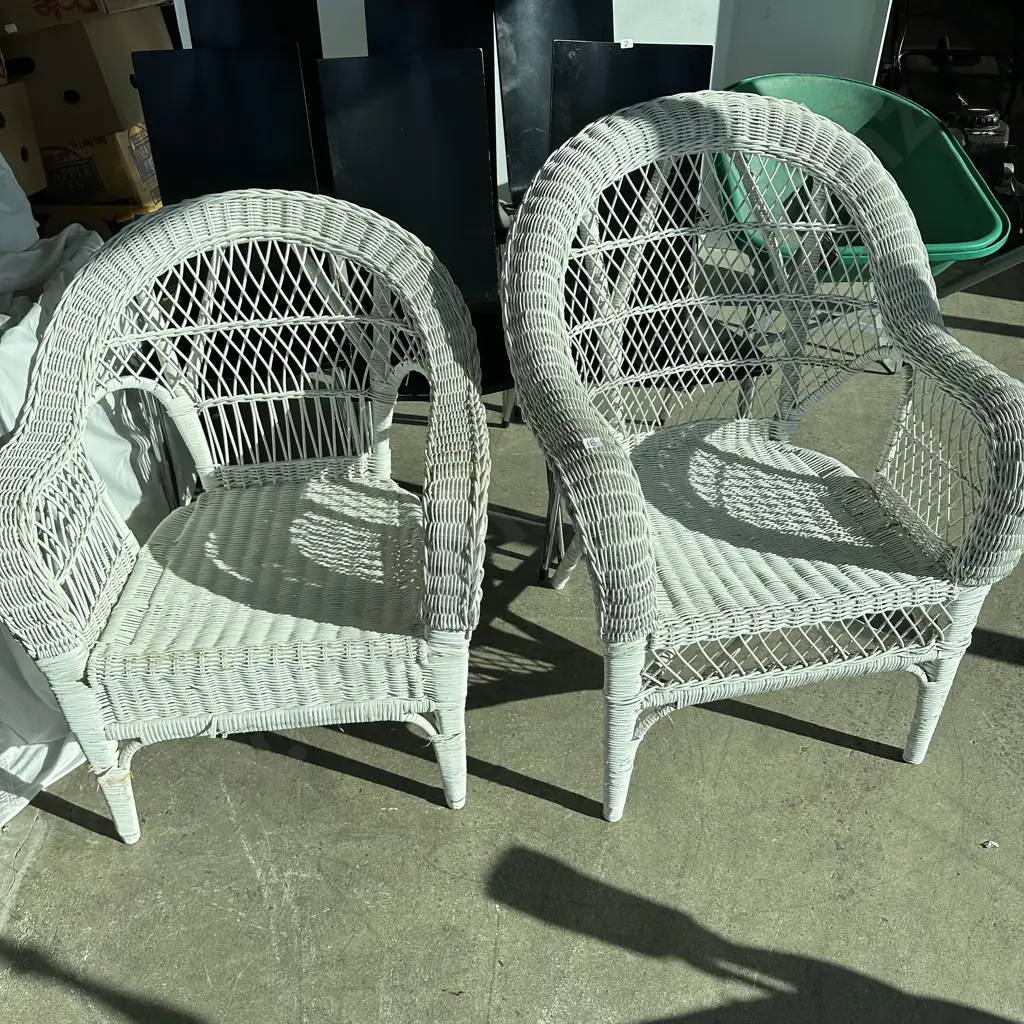 2 x patio chairs Image 1++