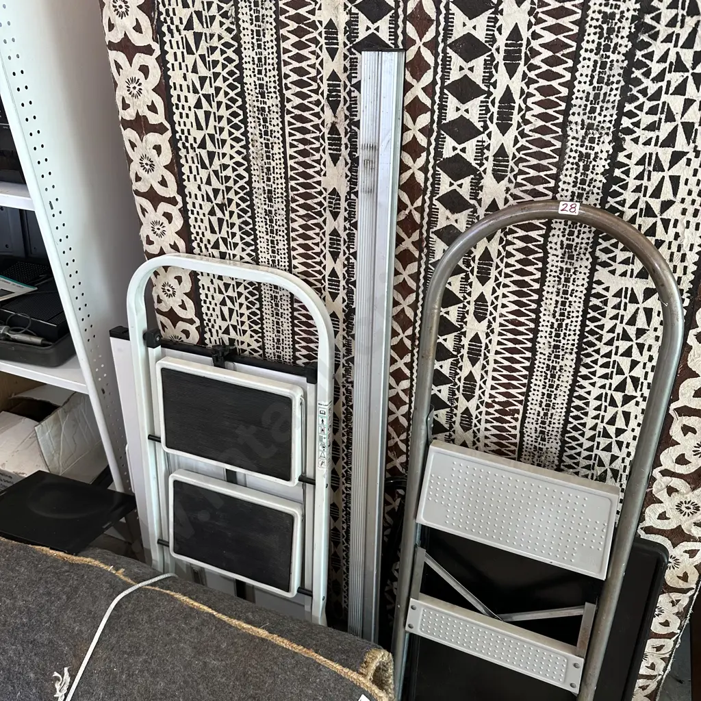 2 steps, roof racks, folding & art tables Tv bracket Image 1++