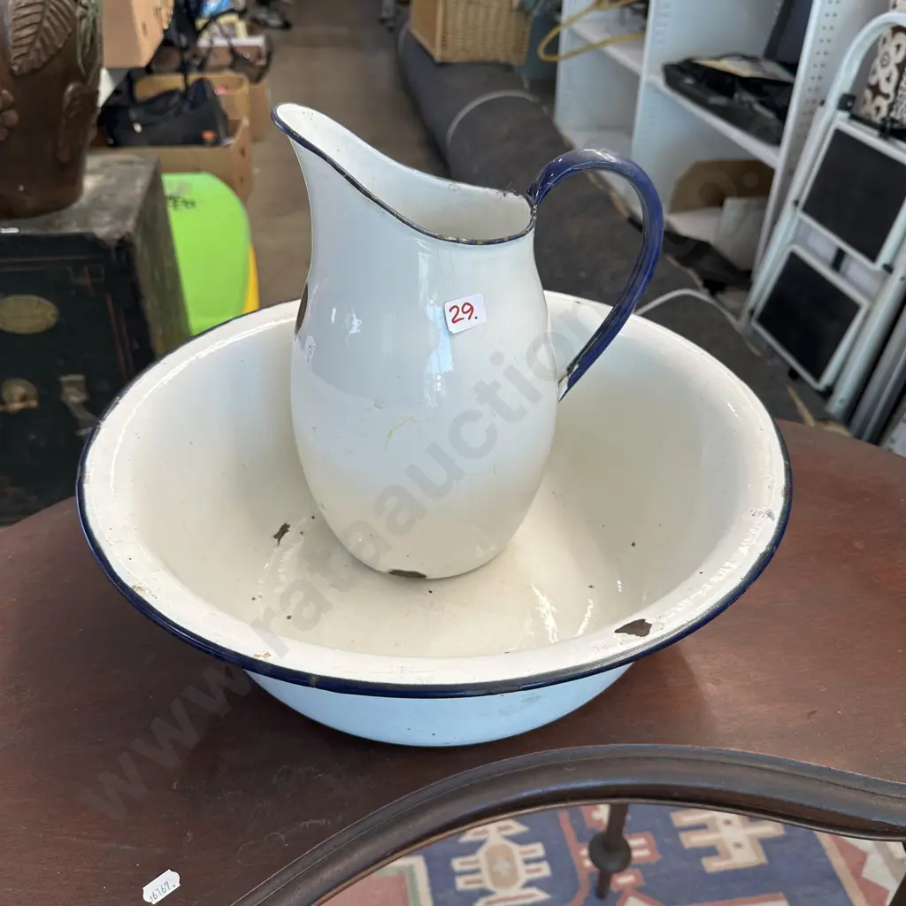 Enamel wash jug and bowl Image 1++