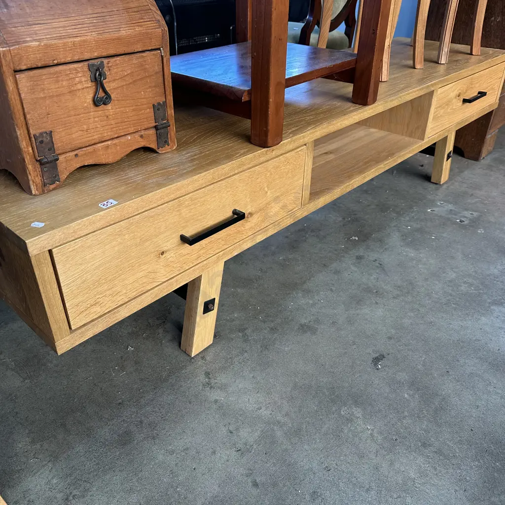 Oak console Image 1++