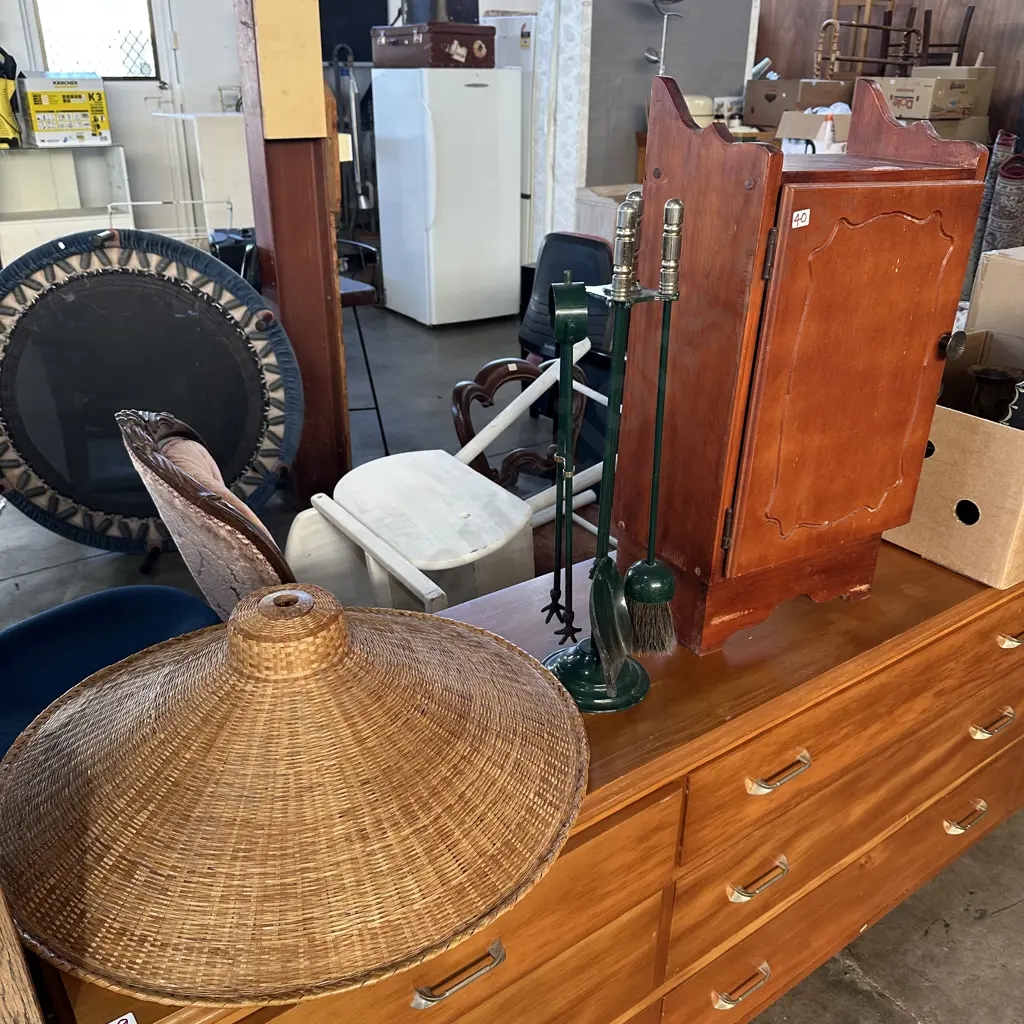 Cabinet, fire tools and shade Image 1++