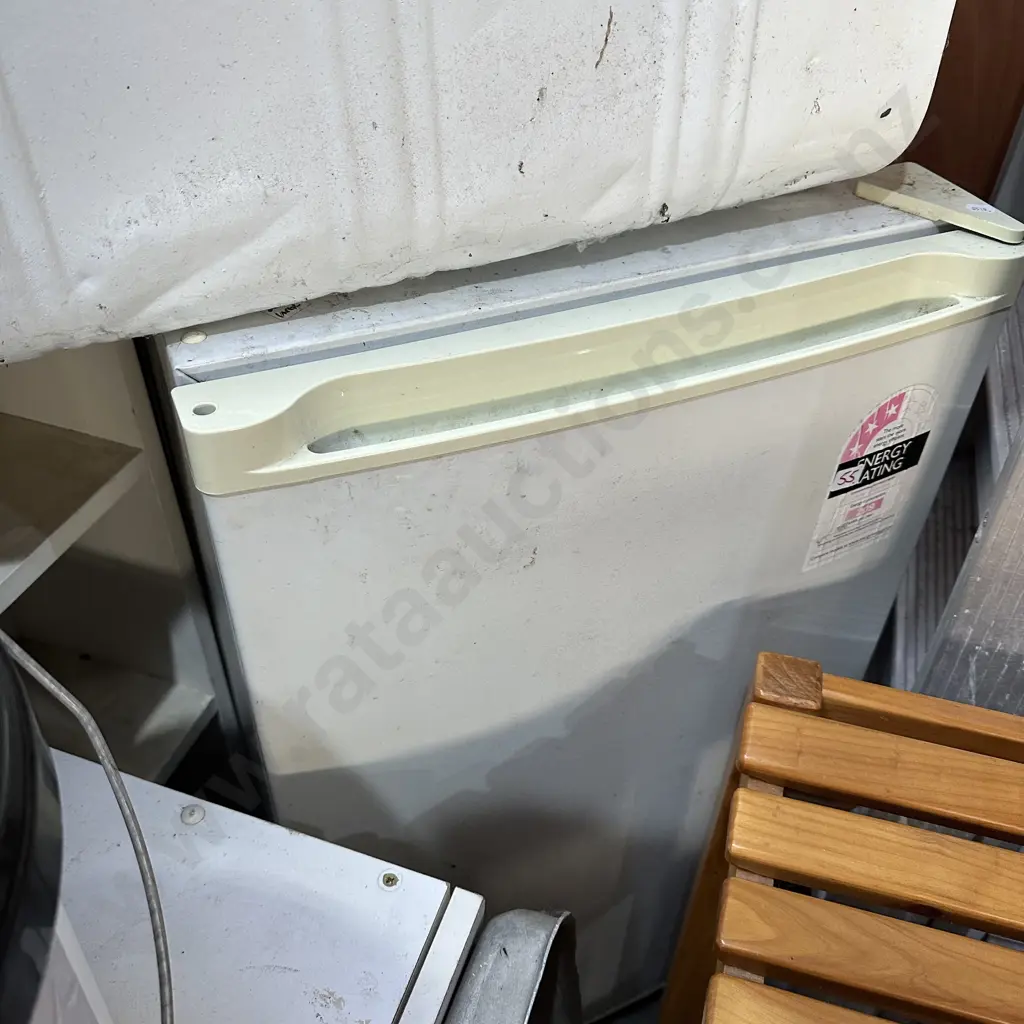 Under bench fridge Image 1++