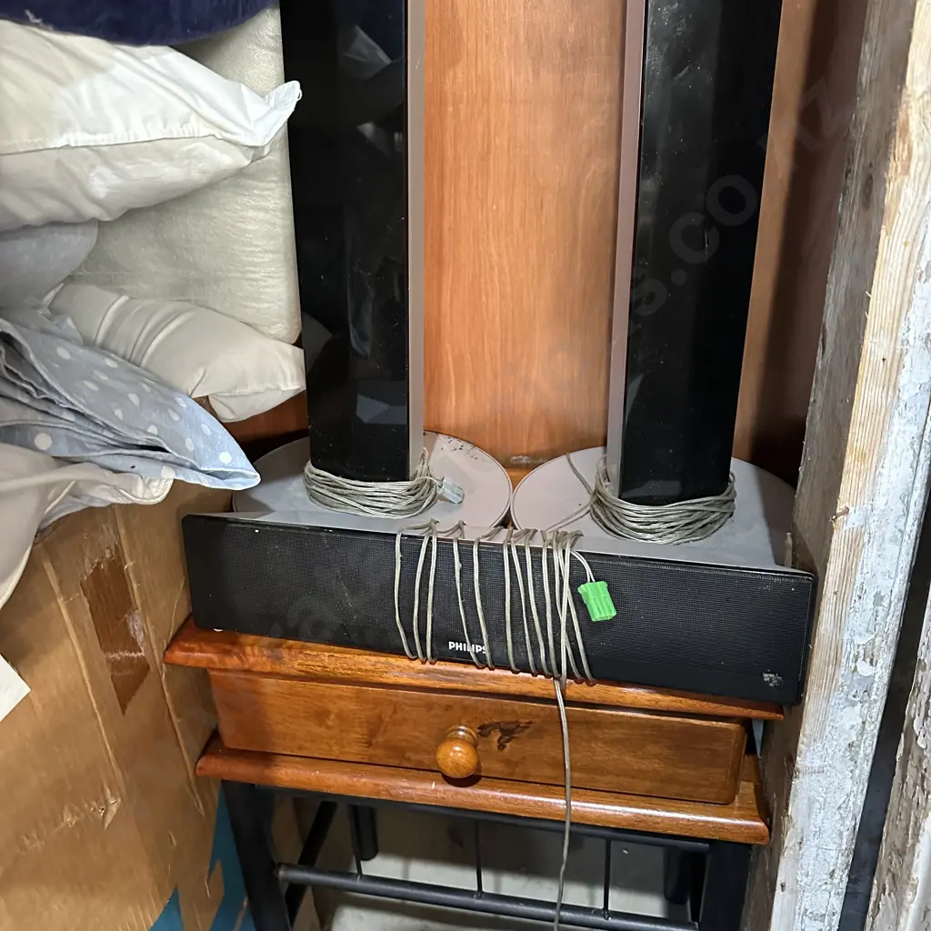 Speakers and bedside Image 1++