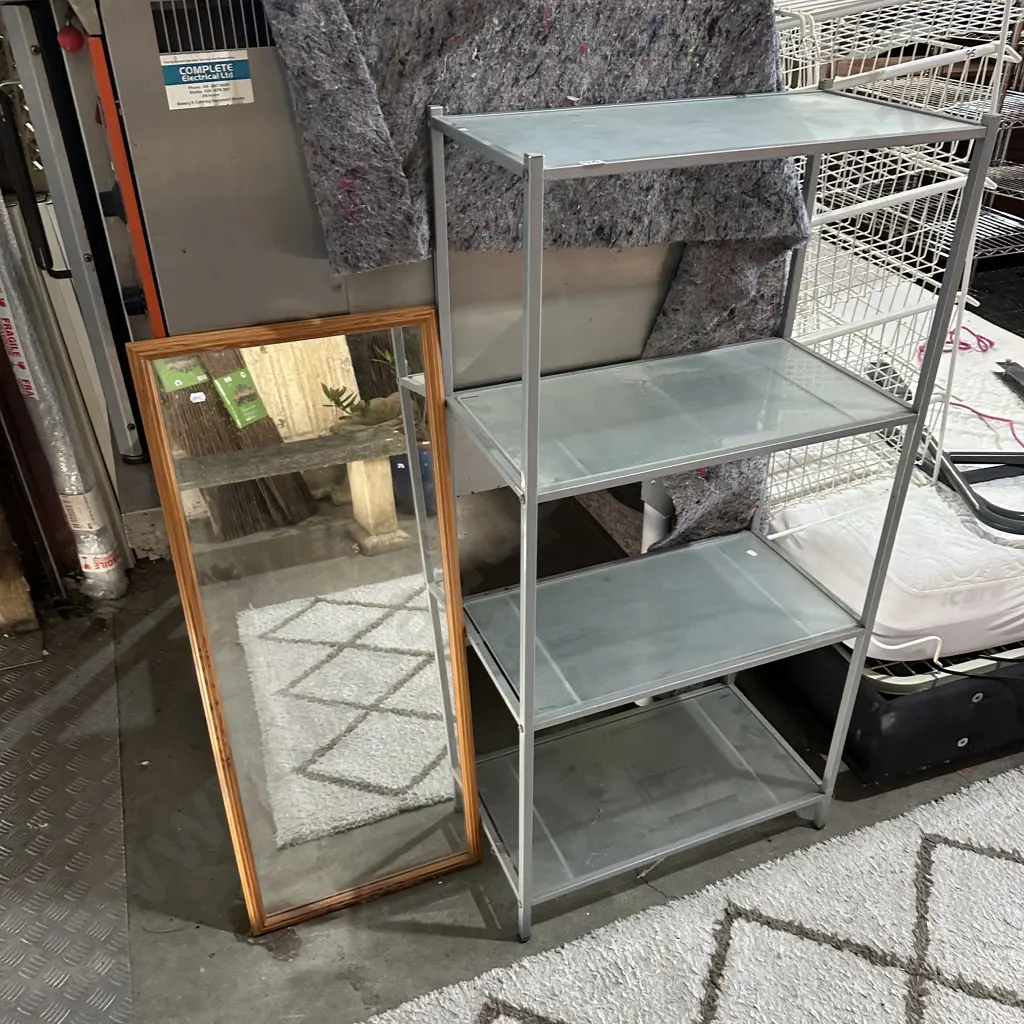 Shelf and mirror Image 1++