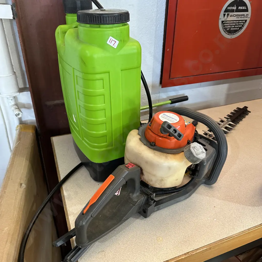 Husky Hedge trimmer & sprayer Image 1++